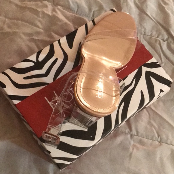 New In Box “Hot Tomato Clear & Tan Strap Heels” Size 8.5 Wide - Picture 2 of 4